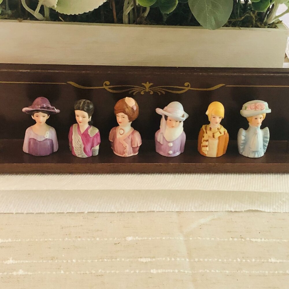 Vintage Thimble set with stand 1984 Avon
